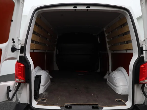 Volkswagen Transporter (2023) — foto 7 van 38
