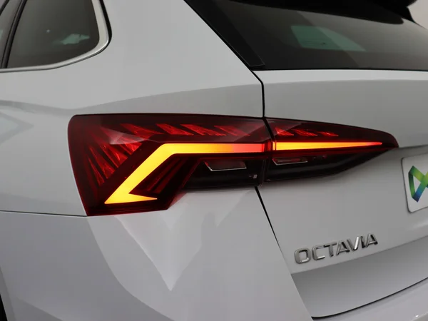 SKODA Octavia Combi (2024) — foto 6 van 18