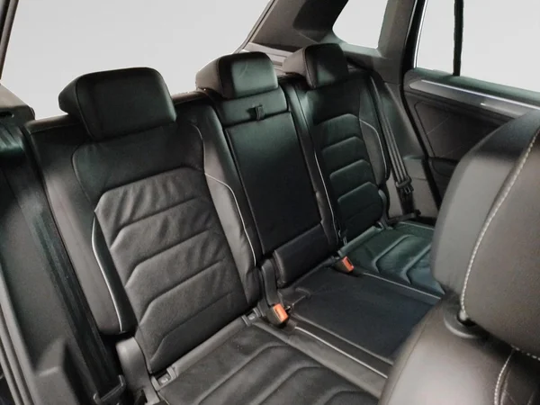 VOLKSWAGEN Tiguan (2020) — foto 10 van 23