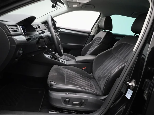 Škoda Superb (2022) — foto 5 van 43