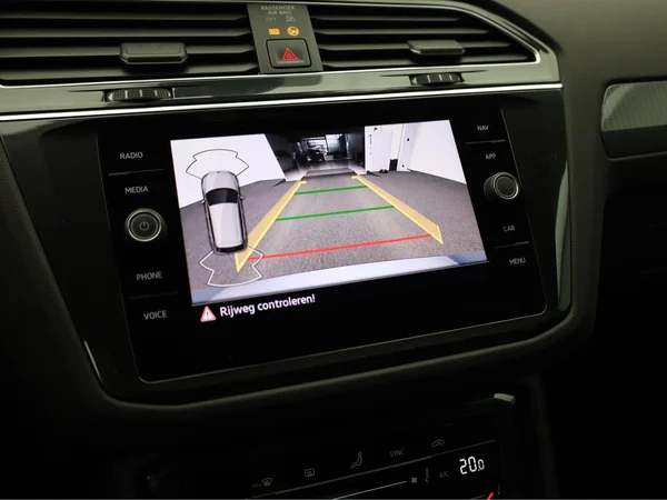 VOLKSWAGEN Tiguan (2021) — foto 13 van 20