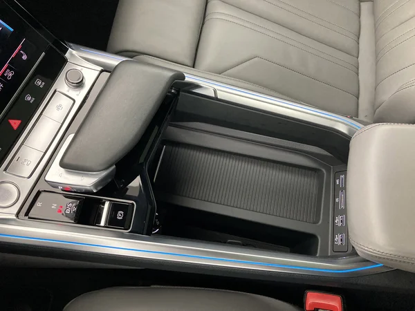AUDI e-tron (2019) — foto 8 van 31