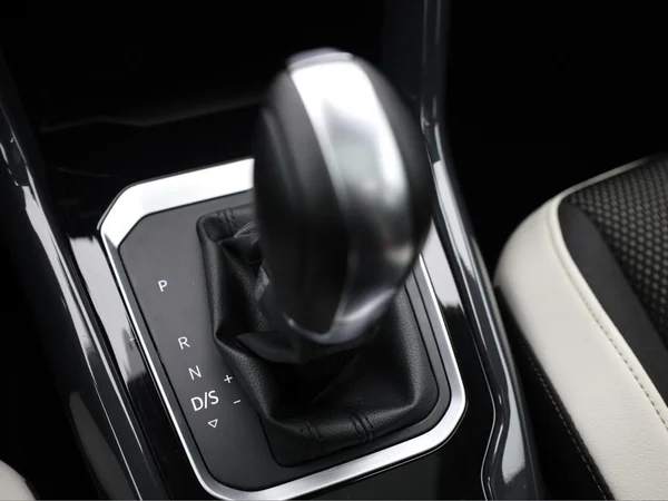 VOLKSWAGEN T-Roc (2019) — foto 10 van 23