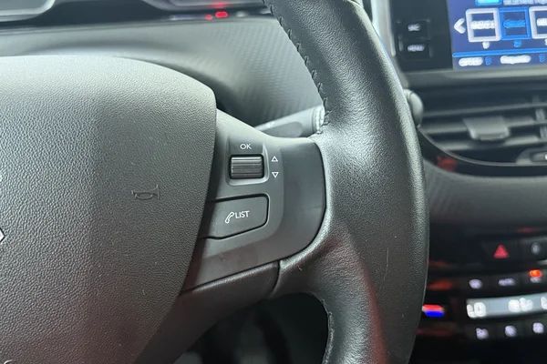 Peugeot 2008 (2019) — foto 7 van 22