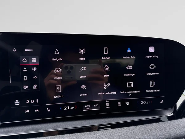 AUDI Q6 e-tron (2025) — foto 10 van 24