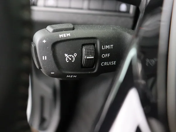 PEUGEOT 5008 (2023) — foto 9 van 28