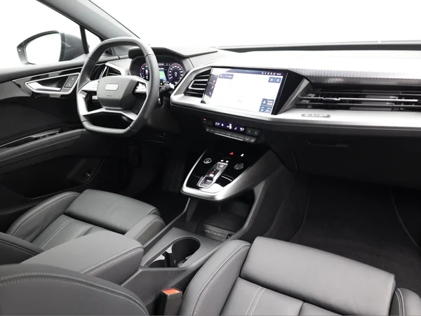 AUDI Q4 e-tron (2024) — foto 17 van 23