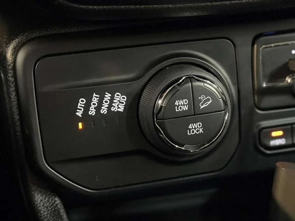 Jeep Renegade (2023) — foto 13 van 23