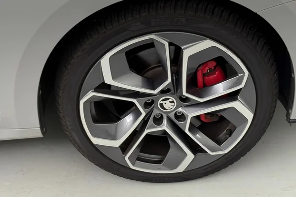 Skoda Octavia SW RS PHEV (2021) — foto 21 van 28