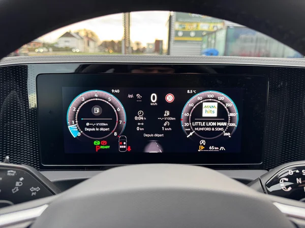 VOLKSWAGEN Tiguan (2025) — foto 8 van 16