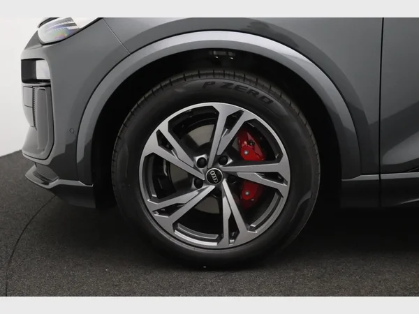 AUDI Q6 Sportback e-tron (2025) — foto 18 van 22