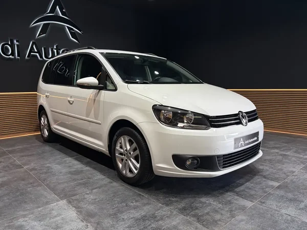 Volkswagen Touran (2015) — foto 16 van 22