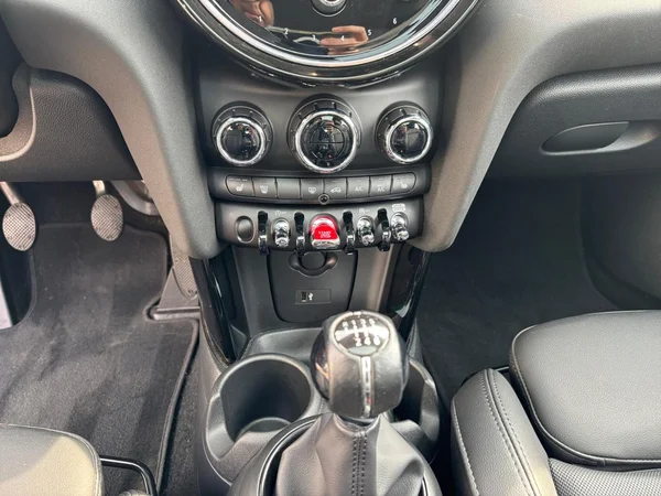 MINI Mini 5 Doors (F55 LCI II) (2022) — foto 3 van 24