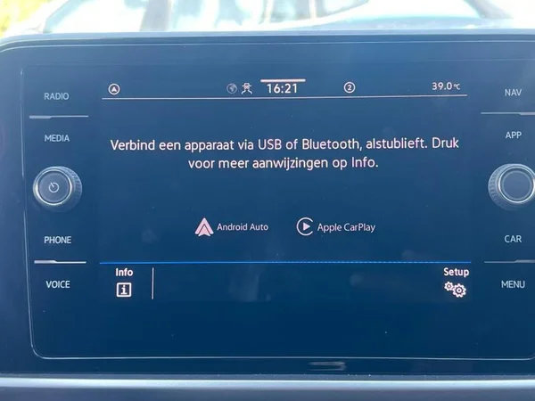 VOLKSWAGEN T-Roc (2024) — foto 15 van 26