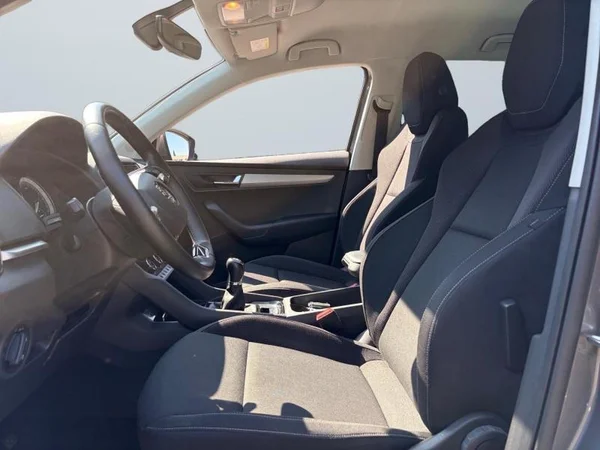 SKODA Karoq (2022) — foto 6 van 29
