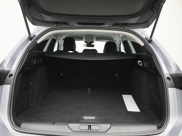 Peugeot 308 (2022) — foto 6 van 40
