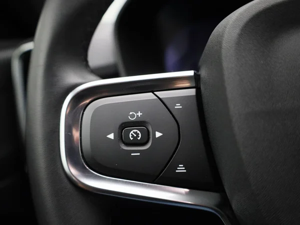 Volvo XC40 (2023) — foto 13 van 41