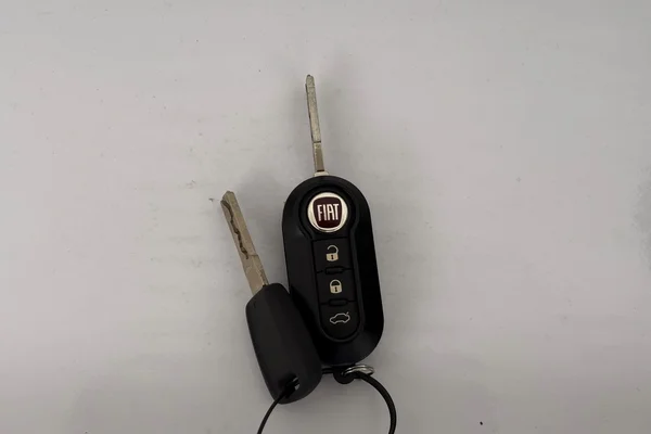 Fiat 500c (2021) — foto 9 van 27