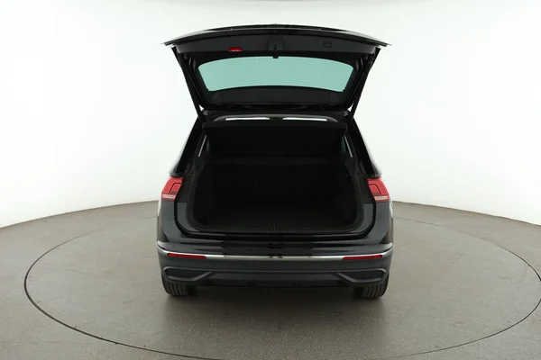 Volkswagen Tiguan (2021) — foto 7 van 16
