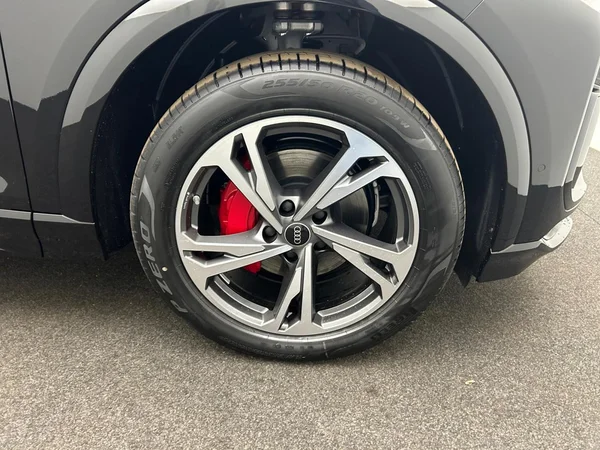 AUDI Q6 e-tron (2026) — foto 17 van 24