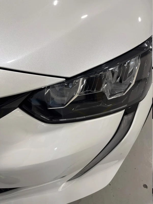 Peugeot E-208 (2021) — foto 32 van 51