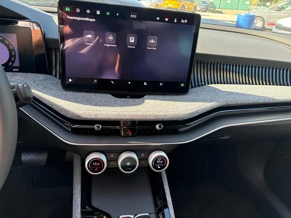 SKODA Superb Combi (2026) — foto 3 van 24