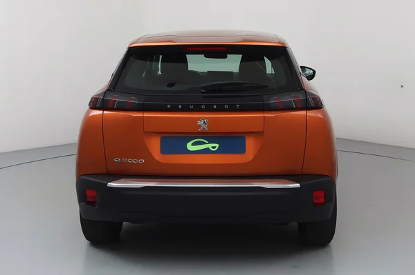 Peugeot E-2008 (2021) — foto 26 van 31