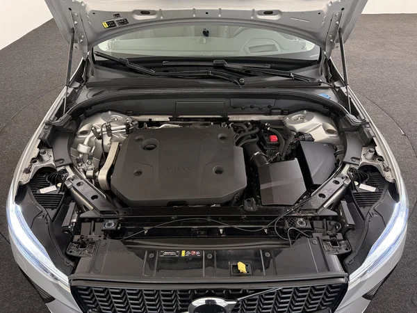 VOLVO XC60 (2022) — foto 6 van 32