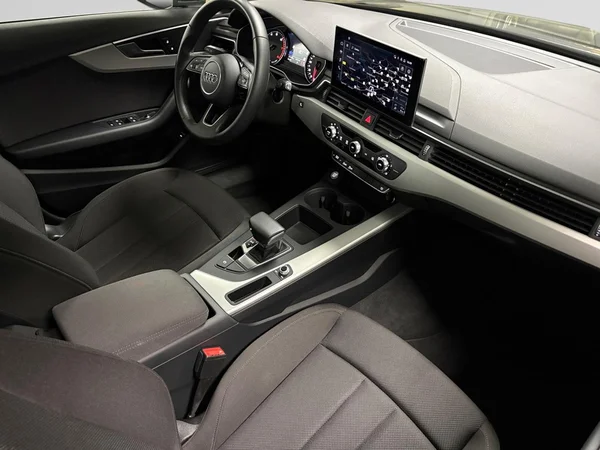 AUDI A4 Avant (2022) — foto 13 van 15