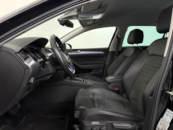 VOLKSWAGEN Passat Variant (2022) — foto 2 van 33
