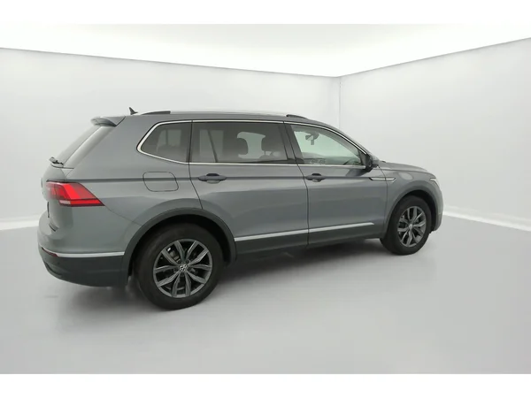 VOLKSWAGEN Tiguan Allspace (2023) — foto 2 van 36