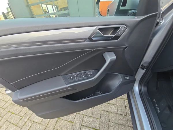 VOLKSWAGEN T-Roc (2025) — foto 24 van 24