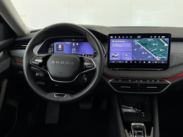 SKODA Octavia Combi (2025) — foto 15 van 19