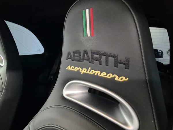 Abarth 595 (2021) — foto 2 van 22