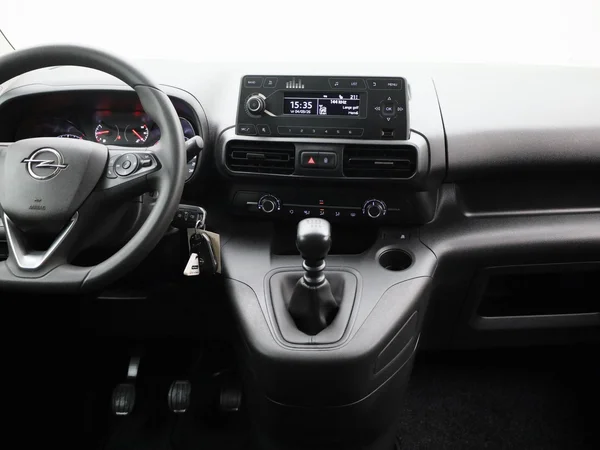 Opel Combo Life (2022) — foto 2 van 34