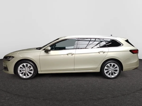 SKODA Superb Combi (2024) — foto 11 van 15