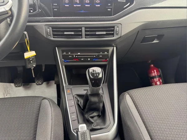 VOLKSWAGEN Polo (2022) — foto 13 van 14
