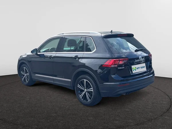 VOLKSWAGEN Tiguan (2017) — foto 12 van 19