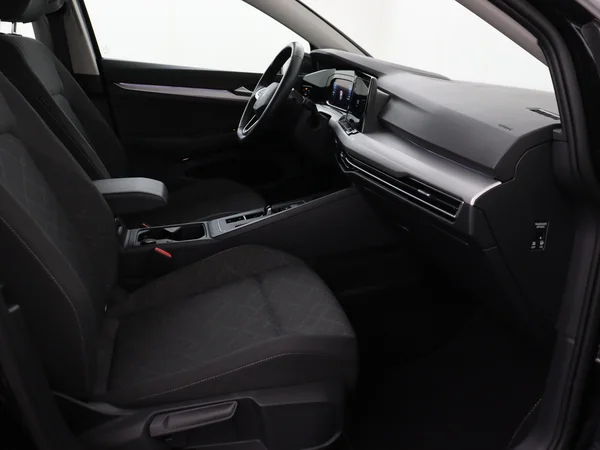 VOLKSWAGEN Golf (2024) — foto 3 van 28