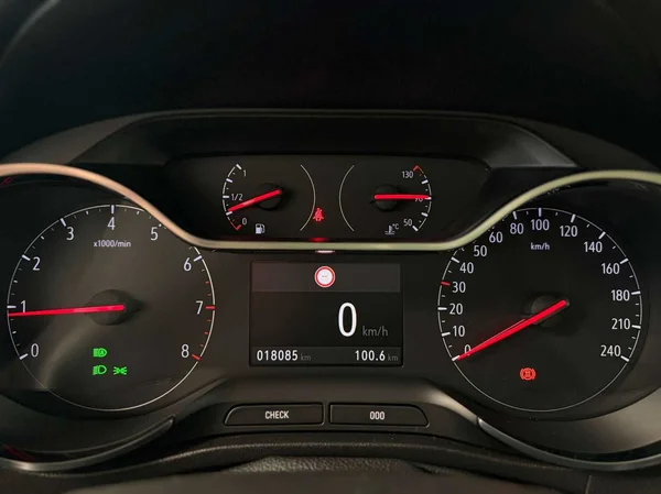 Opel Crossland (2023) — foto 8 van 16