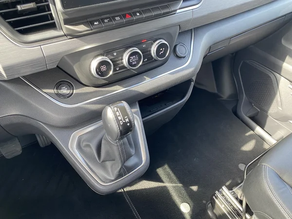 Renault Trafic (2024) — foto 2 van 20