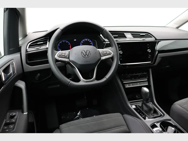 VOLKSWAGEN Touran (2023) — foto 4 van 28