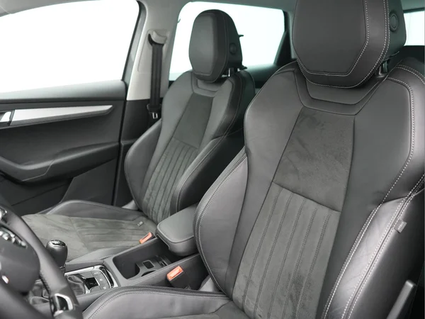SKODA Karoq (2023) — foto 23 van 27