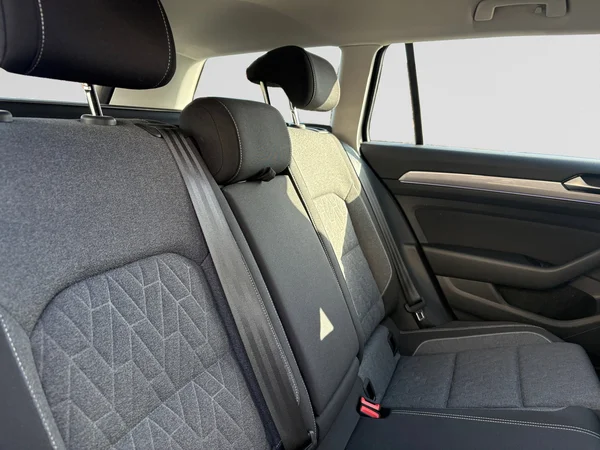 VOLKSWAGEN Passat Variant GTE (2023) — foto 9 van 24
