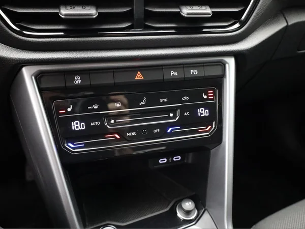 VOLKSWAGEN T-Roc (2022) — foto 8 van 19