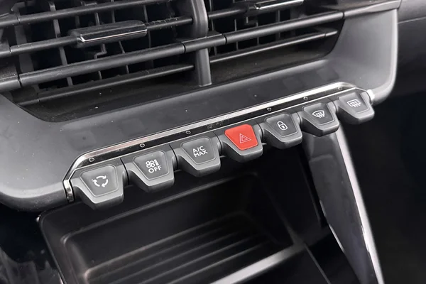 Peugeot 208 (2021) — foto 13 van 44