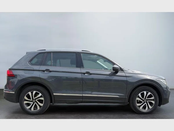 Volkswagen Tiguan (2021) — foto 12 van 27