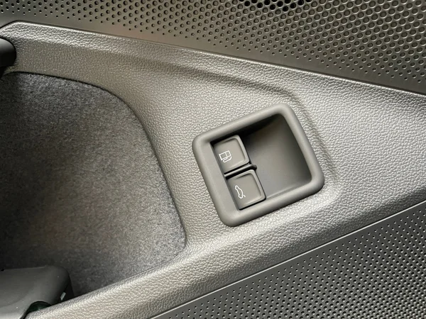 SKODA Superb Combi PHEV (2025) — foto 8 van 16