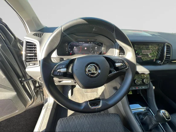 SKODA Karoq (2022) — foto 2 van 24
