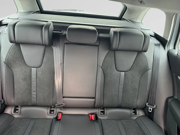 SKODA Octavia Combi (2024) — foto 10 van 18